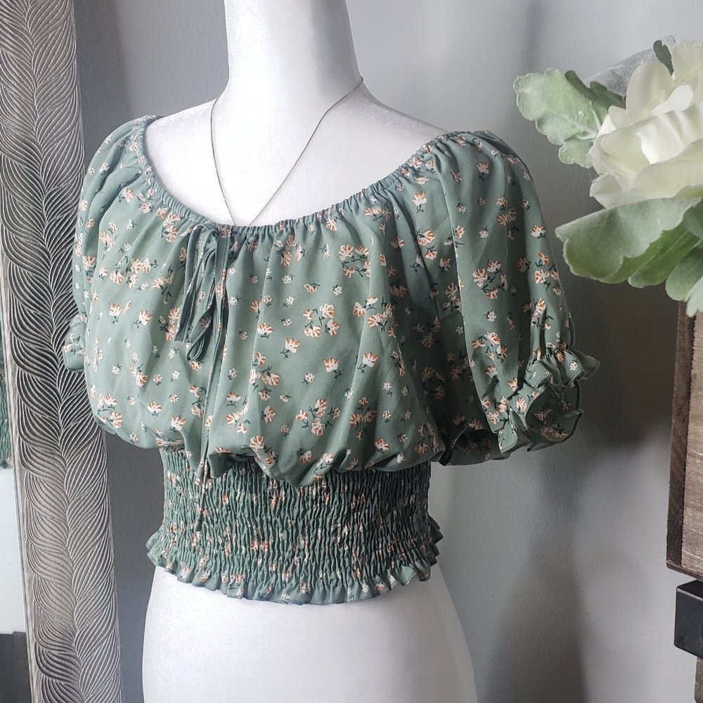 Ditsy Floral Shirred Crop Top